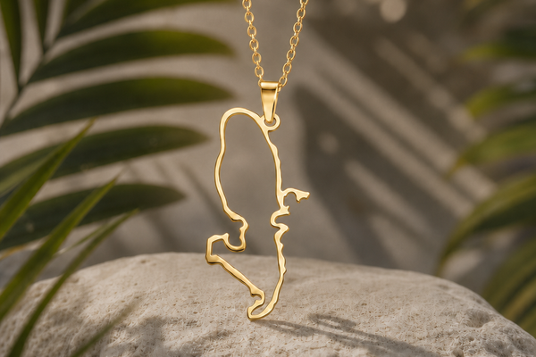 Pendentif carte de la Martinique en acier inoxydable doré, L'Empreinte des Îles